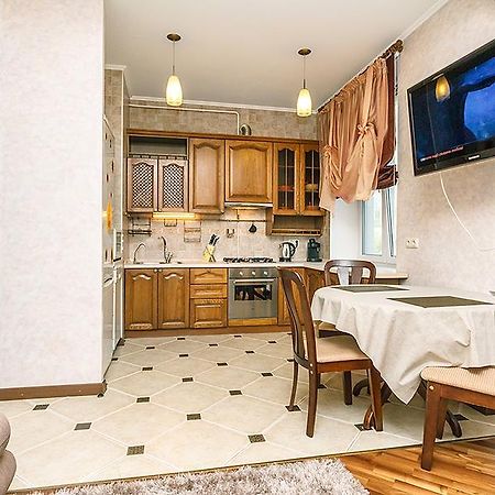 Amazing Two Beds In The Klovskiy Spusk Daire Kiev Dış mekan fotoğraf