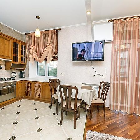 Amazing Two Beds In The Klovskiy Spusk Daire Kiev Dış mekan fotoğraf