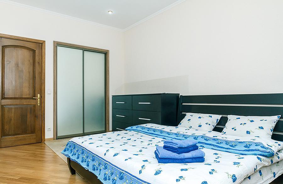 Amazing Two Beds In The Klovskiy Spusk Daire Kiev Dış mekan fotoğraf